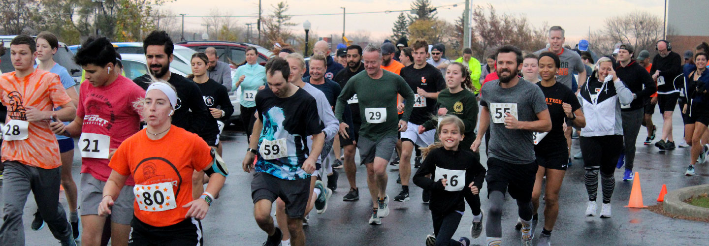 Runners starting in the 2022 Run to Crush Hunger