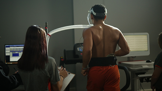 students in indiana tech's exercise science lab