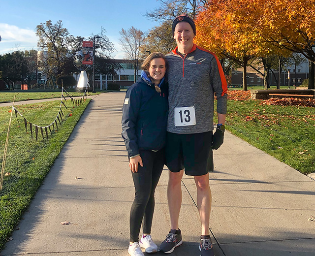 kristen forti poses with president karl einolf during the 5k Fun Run to Crush Hunger