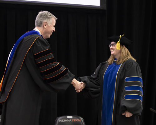 Dr. Alicia Wireman receiving the Leepoxy award